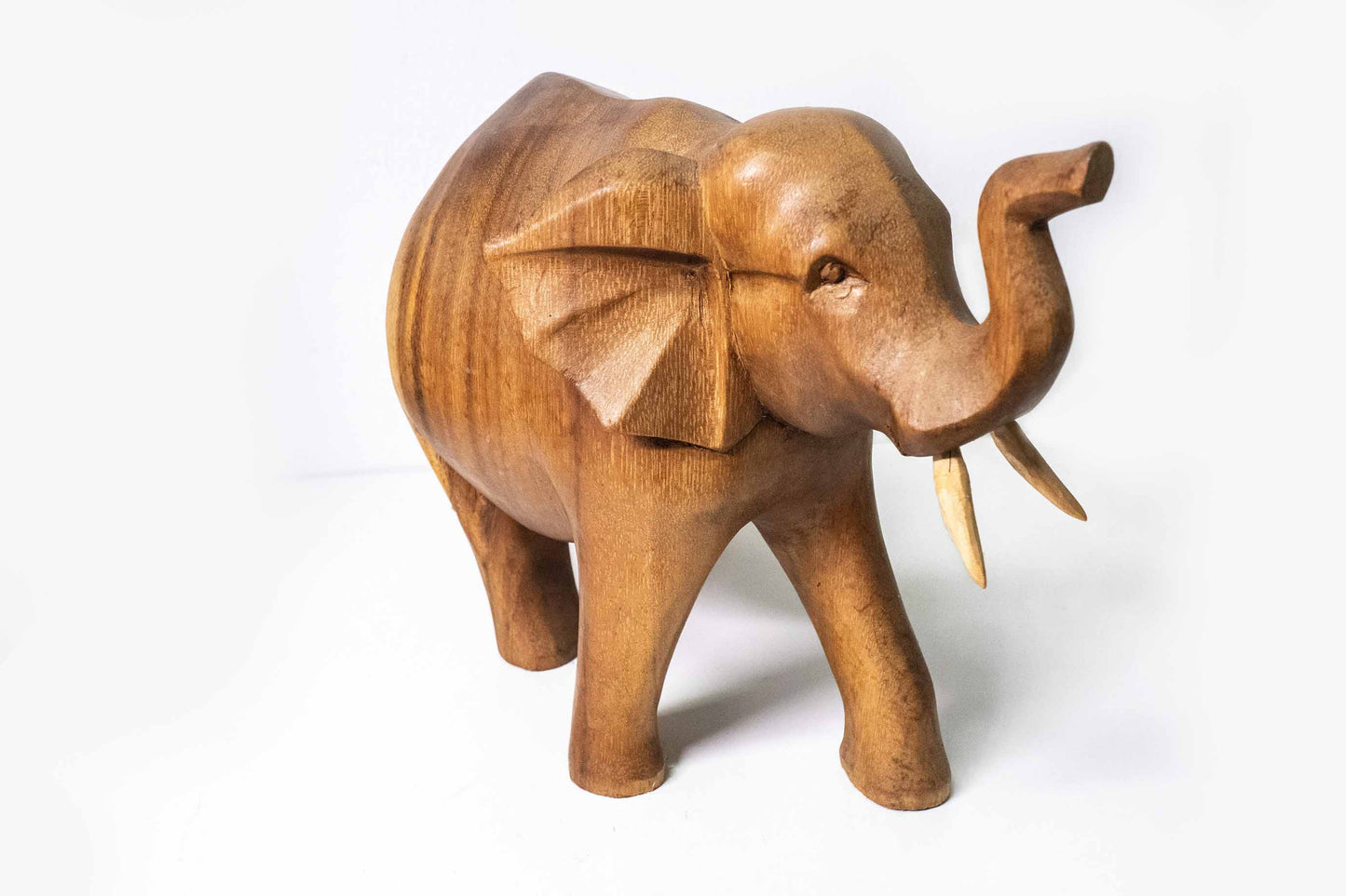 Holzelefant stehend – Groß, handgefertigte Holzfigur aus Indonesien, braun