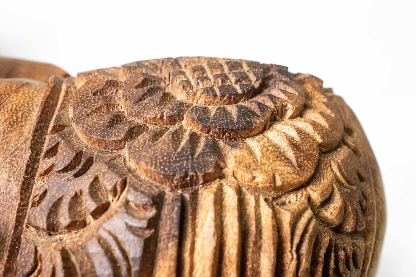 Unikat – Holzelefant mit Gravur, handgefertigt aus Indonesien, mittelgroß