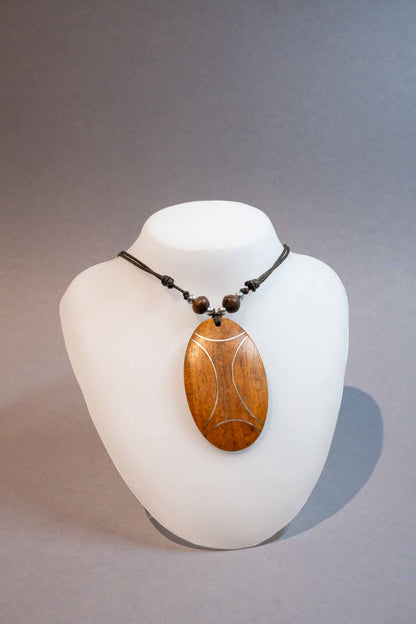 Kette mit großem Holzanhänger – Handgefertigt aus Peru, verschiedene Formen