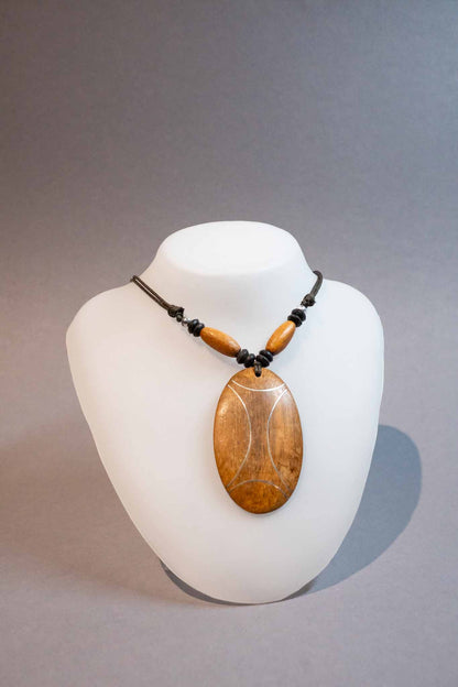 Kette mit großem Holzanhänger – Handgefertigt aus Peru, verschiedene Formen