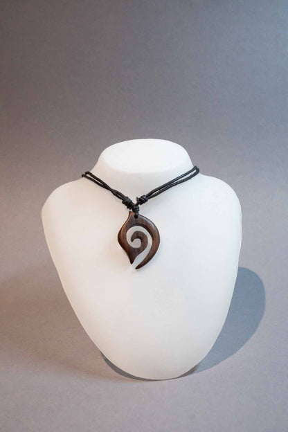 Holzanhaenger Spitzspirale dunkel