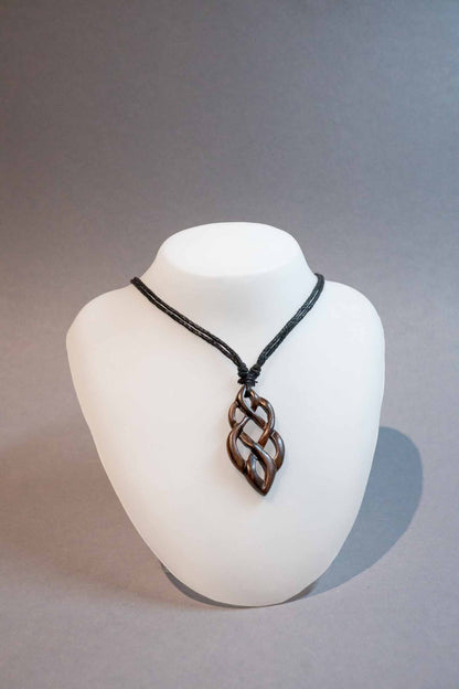 Holzanhaenger geflechtet dunkel