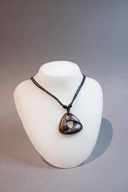 Holzanhaenger Dreieinigkeit dunkel