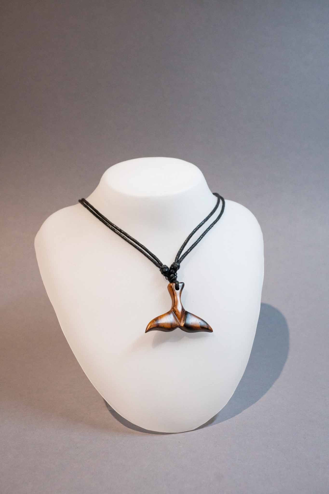 Holzanhaenger Flosse dunkel