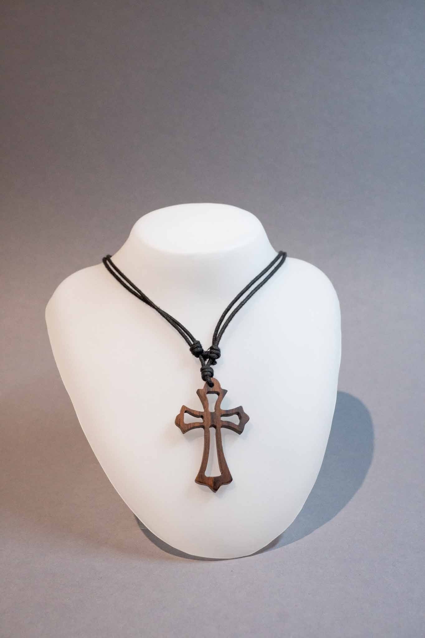 holzanhaenger_kreuz_ausgeschnitten