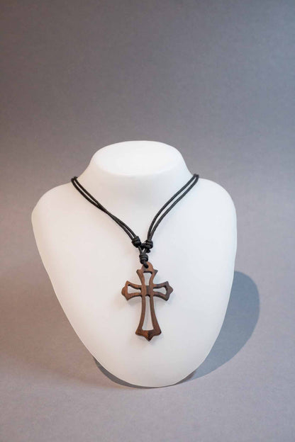 holzanhaenger_kreuz_ausgeschnitten