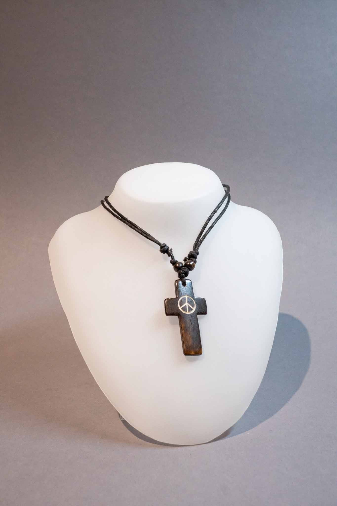 holzanhaenger_kreuz_peace_symbol