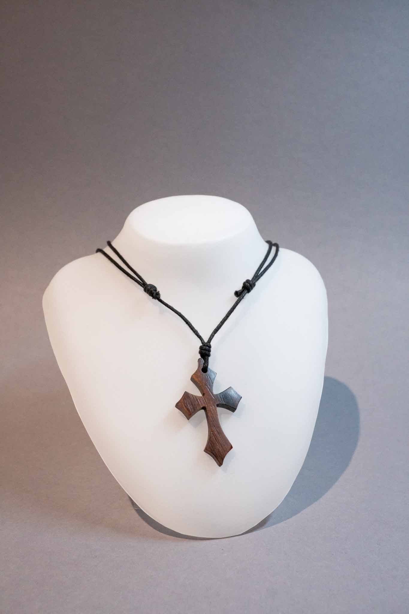 holzanhaenger_kreuz_voll_kanntig