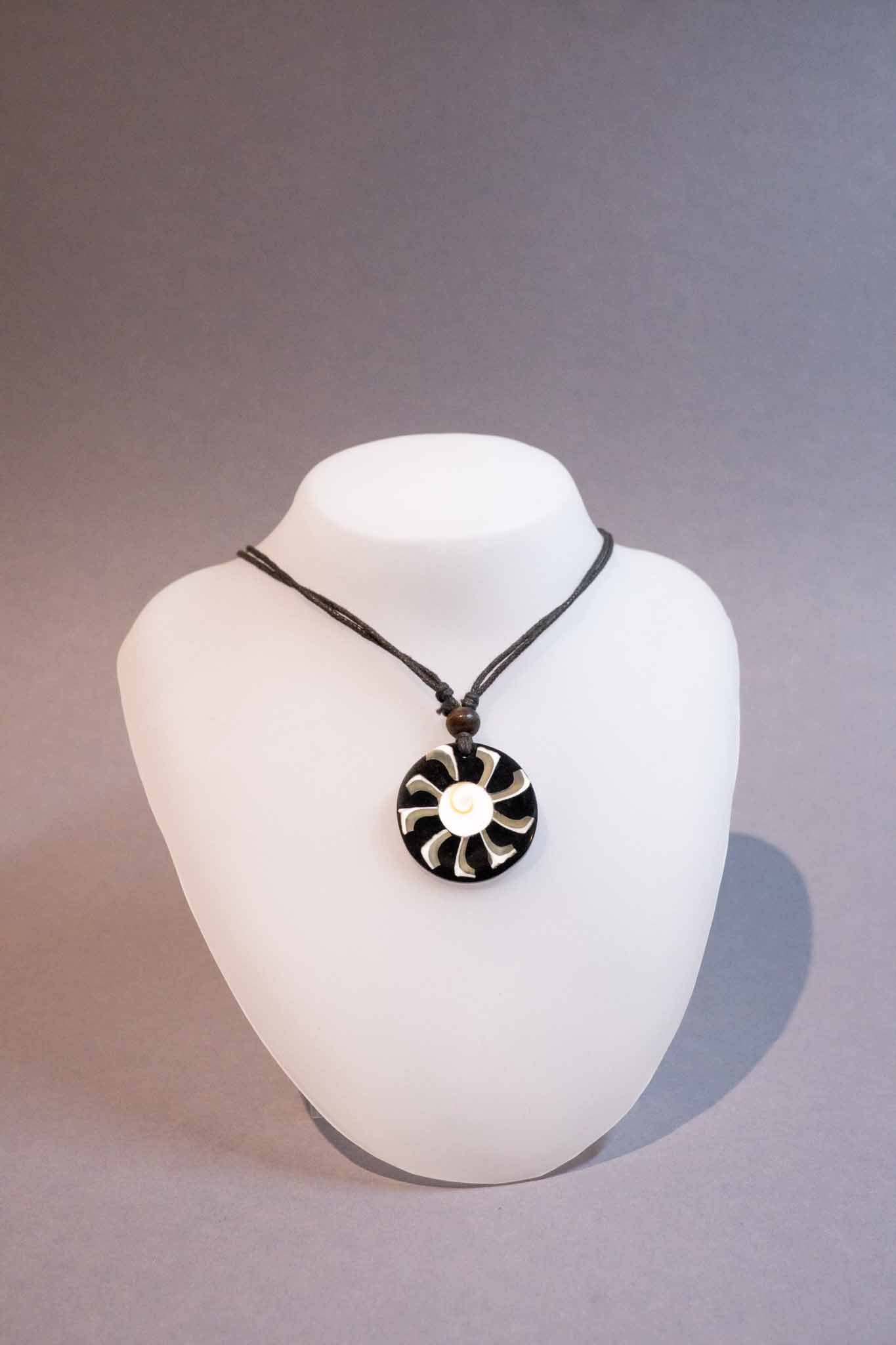 spirale_sonne_schwarz-weiss