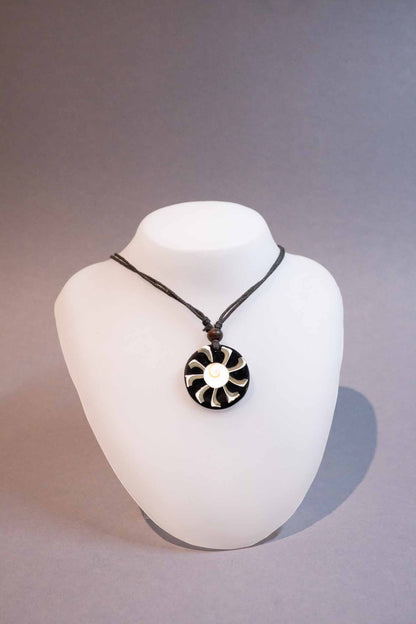 spirale_sonne_schwarz-weiss