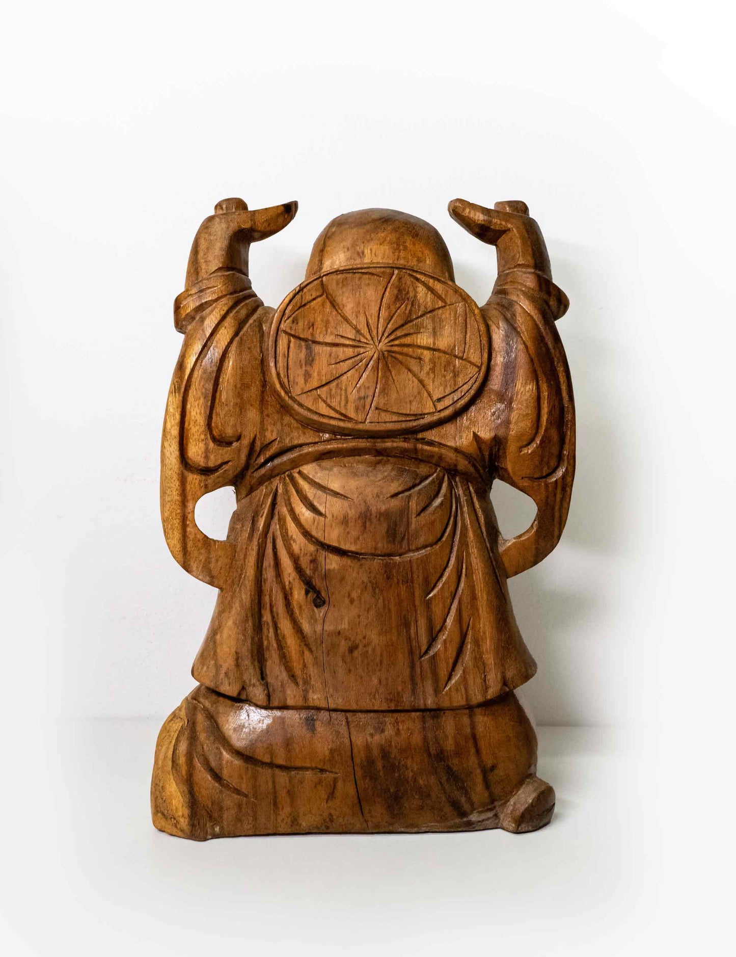 Handgemachter Buddha für Reichtum – Holzfigur aus Indonesien, in drei Größen