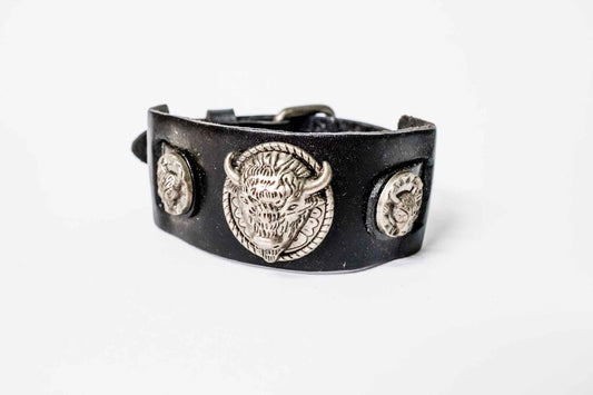 Lederarmband – Indianer-Symbole, verstellbar – Schwarz/Silber, handgefertigt aus Peru