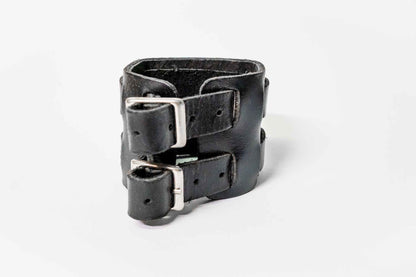 Lederarmband – Kreuz-Emblem, breit, verstellbar – Schwarz/Braun mit farbigem Kreuz, handgefertigt aus Peru