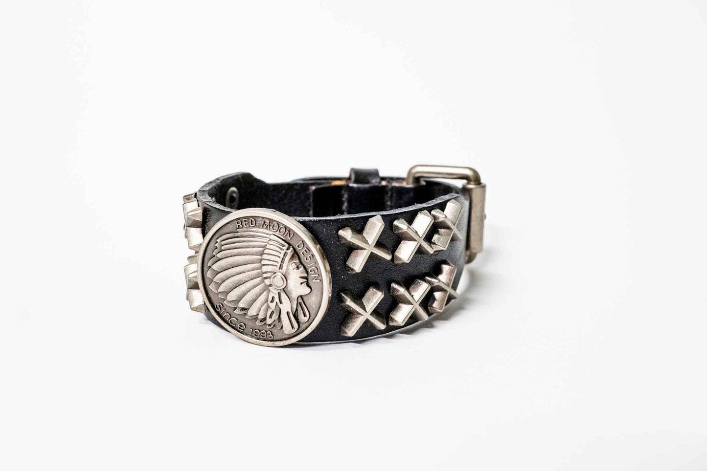 Lederarmband – Indianer-Symbole, verstellbar – Schwarz/Silber, handgefertigt aus Peru