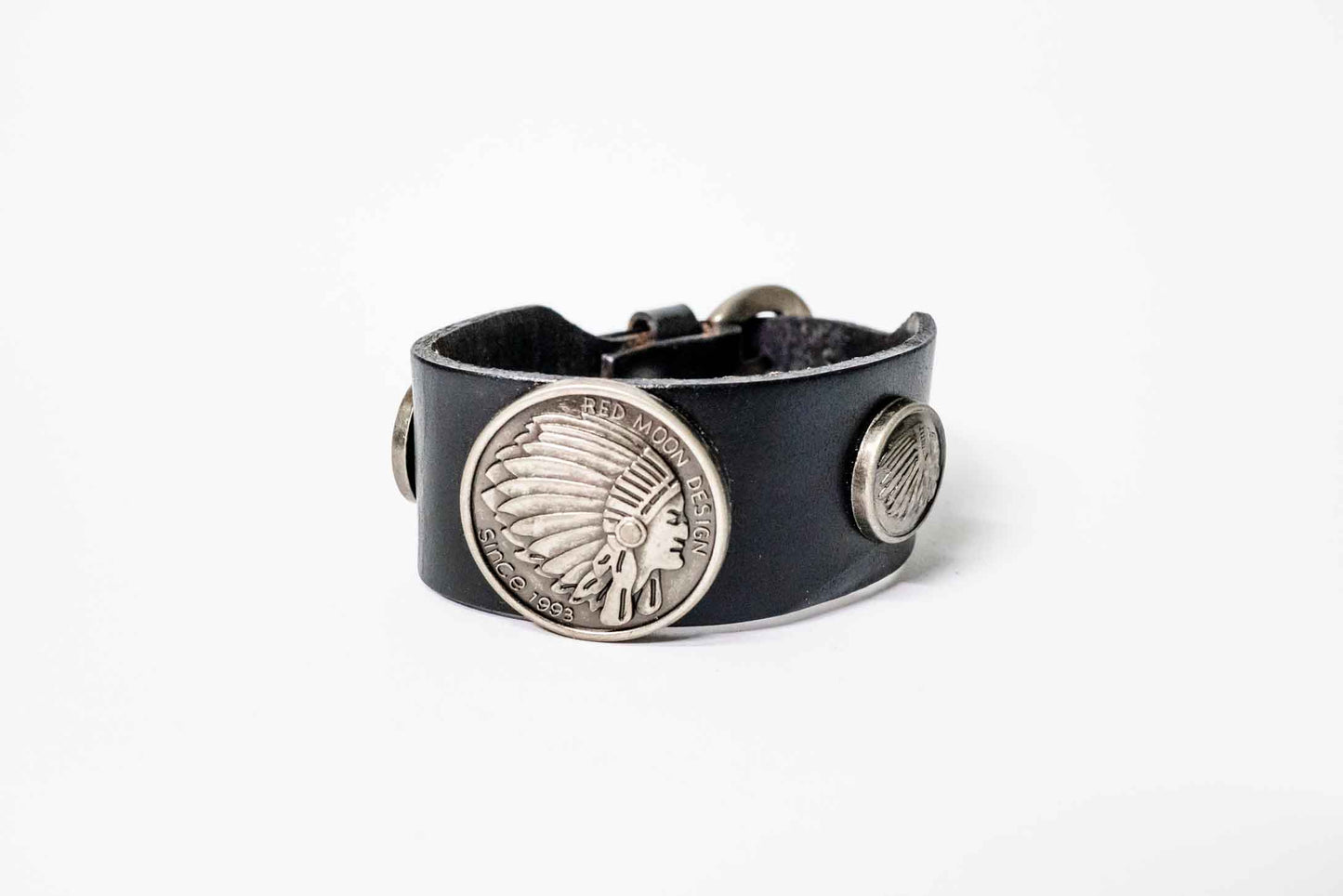 Lederarmband – Indianer-Symbole, verstellbar – Schwarz/Silber, handgefertigt aus Peru