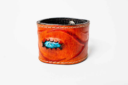 Lederarmband – Rot-Orange mit blauem Edelstein, breit, verstellbar – handgefertigt aus Peru