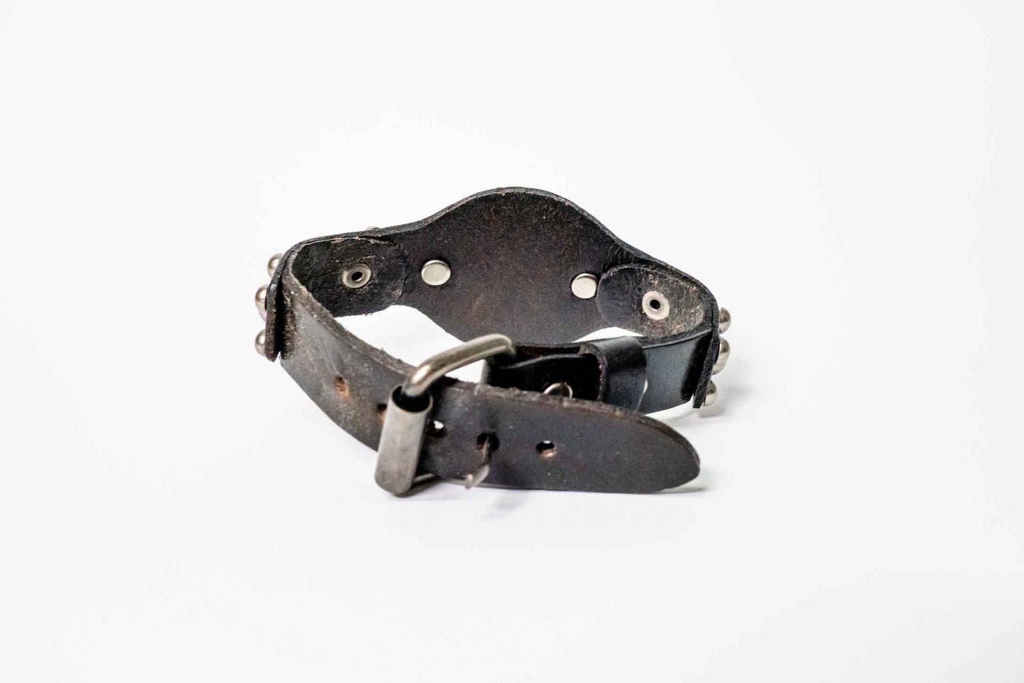 Lederarmband – Indianer-Symbole, verstellbar – Schwarz/Silber, handgefertigt aus Peru