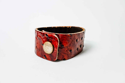 Lederarmband – Magmar-Rot, glatt, verstellbar – handgefertigt aus Peru