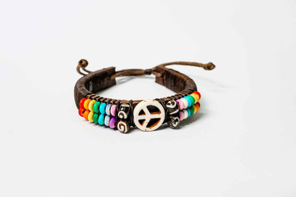 Lederarmband – Peace-Zeichen, knochenähnliche Elemente, verstellbar – Braun, handgefertigt aus Peru