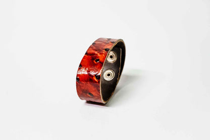 Lederarmband – Magmar-Rot, glatt, verstellbar – handgefertigt aus Peru