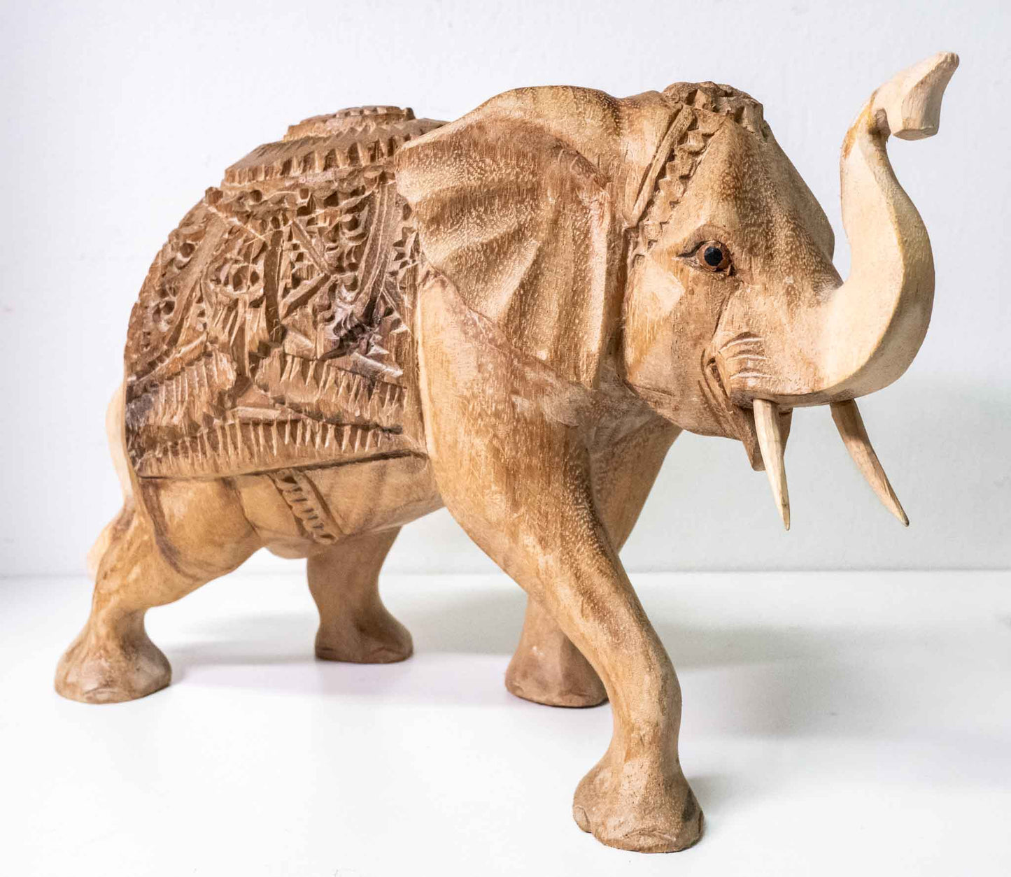 Der größte Holzelefant mit Gravur und Verzierung - Ursprung Indonesien