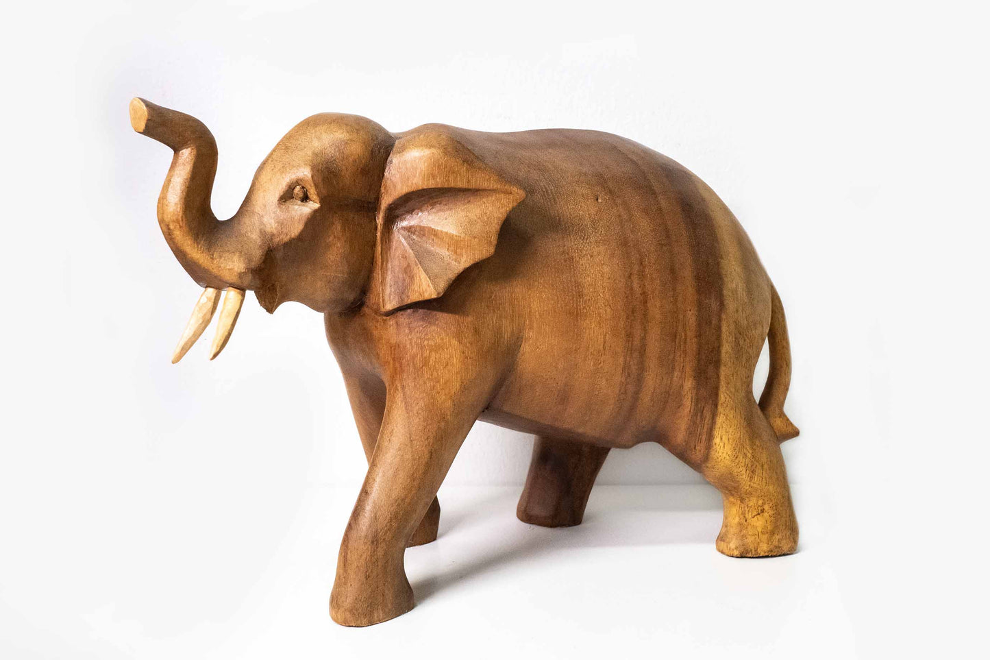 Holzelefant stehend – Groß, handgefertigte Holzfigur aus Indonesien, braun