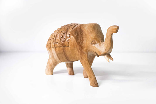 Holzelefant stehend mit Muster – Handgefertigte Holzfigur aus Indonesien, klein oder mittel