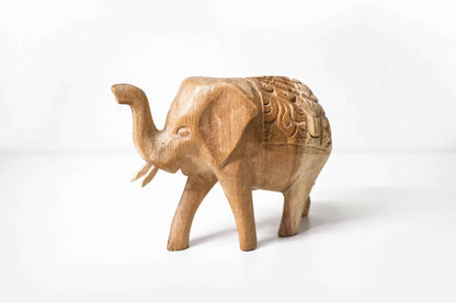 Holzelefant stehend mit Muster – Handgefertigte Holzfigur aus Indonesien, klein oder mittel