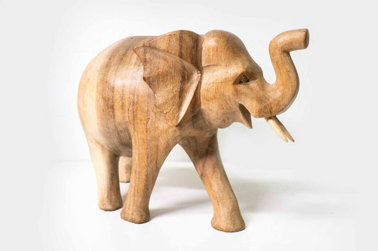 Holzelefant stehend – Mittel, handgefertigte Holzfigur aus Indonesien (in zwei Farbtönen)