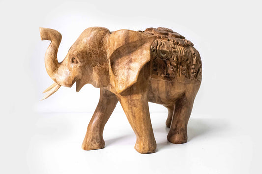Holzelefant mit Gravur – Mittelgroß, handgefertigte Holzfigur aus Indonesien