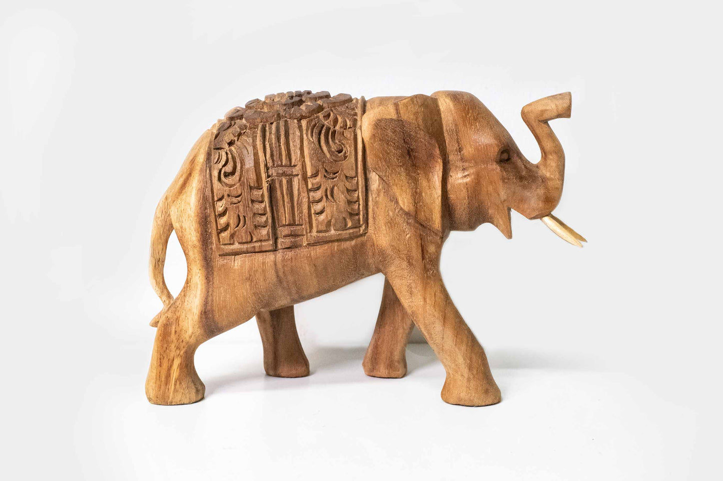 Unikat – Holzelefant mit Gravur, handgefertigt aus Indonesien, mittelgroß